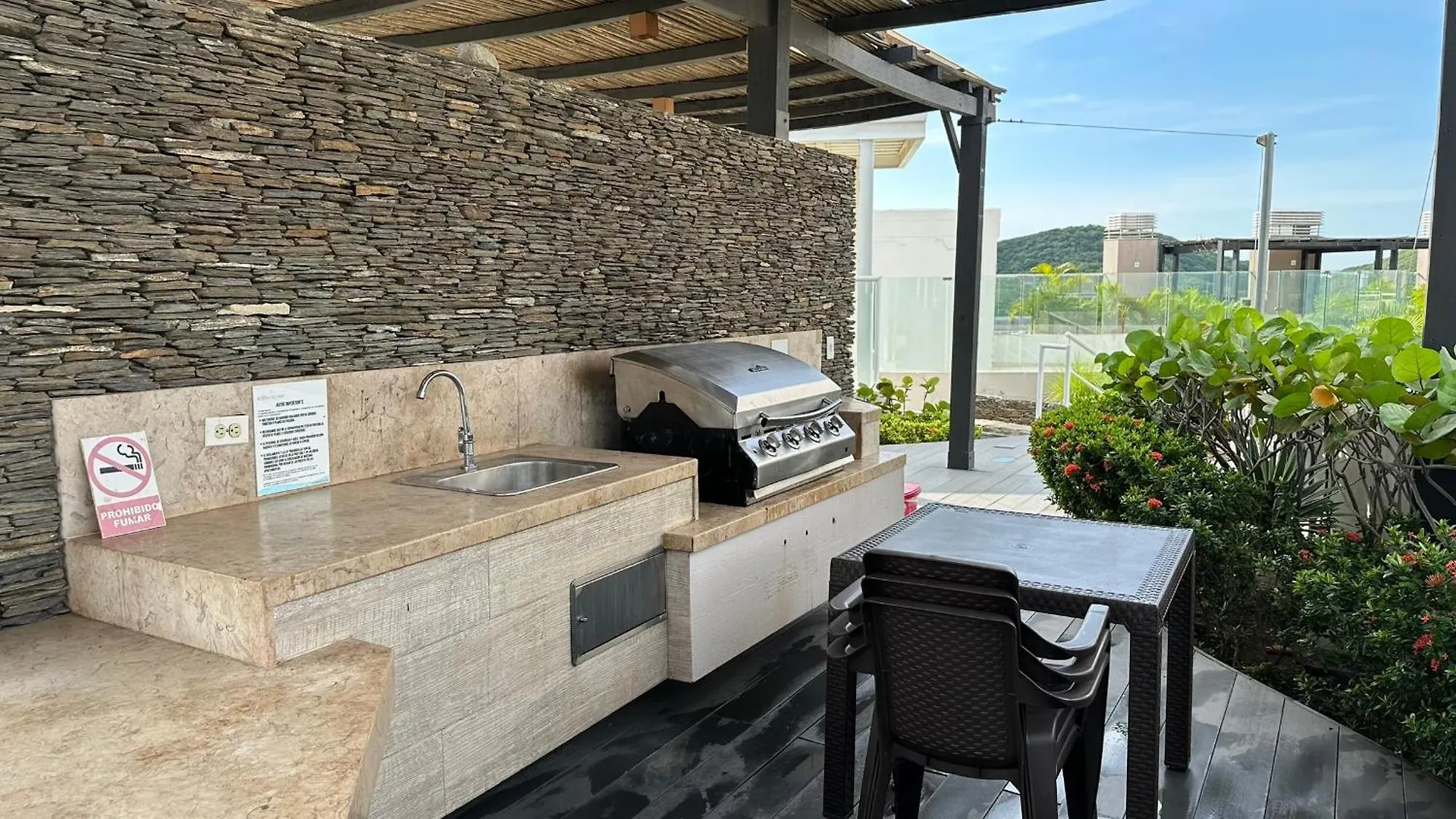 Apto Luxury En Santa Marta Con Vista Al Mar Piscina Y Salida A La Playa