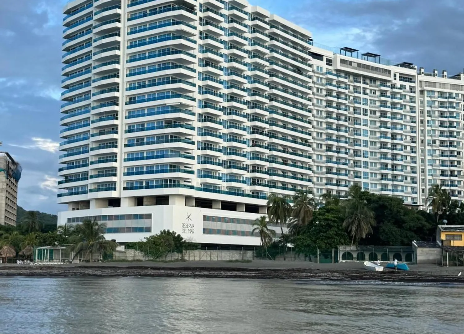 Apto Luxury En Santa Marta Con Vista Al Mar Piscina Y Salida A La Playa Apartman