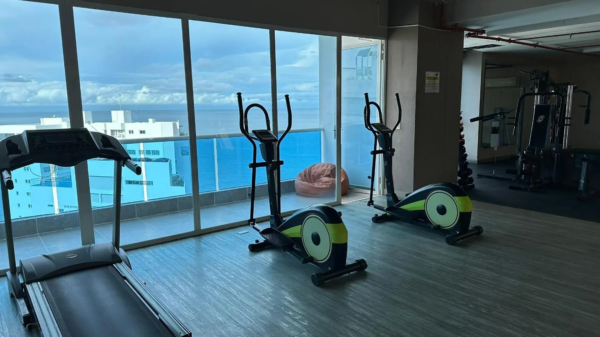 Apto Luxury En Santa Marta Con Vista Al Mar Piscina Y Salida A La Playa