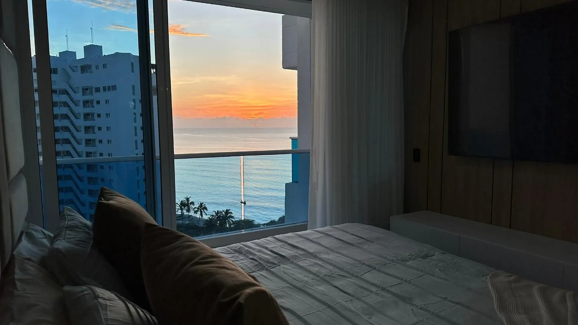 Apto Luxury En Santa Marta Con Vista Al Mar Piscina Y Salida A La Playa